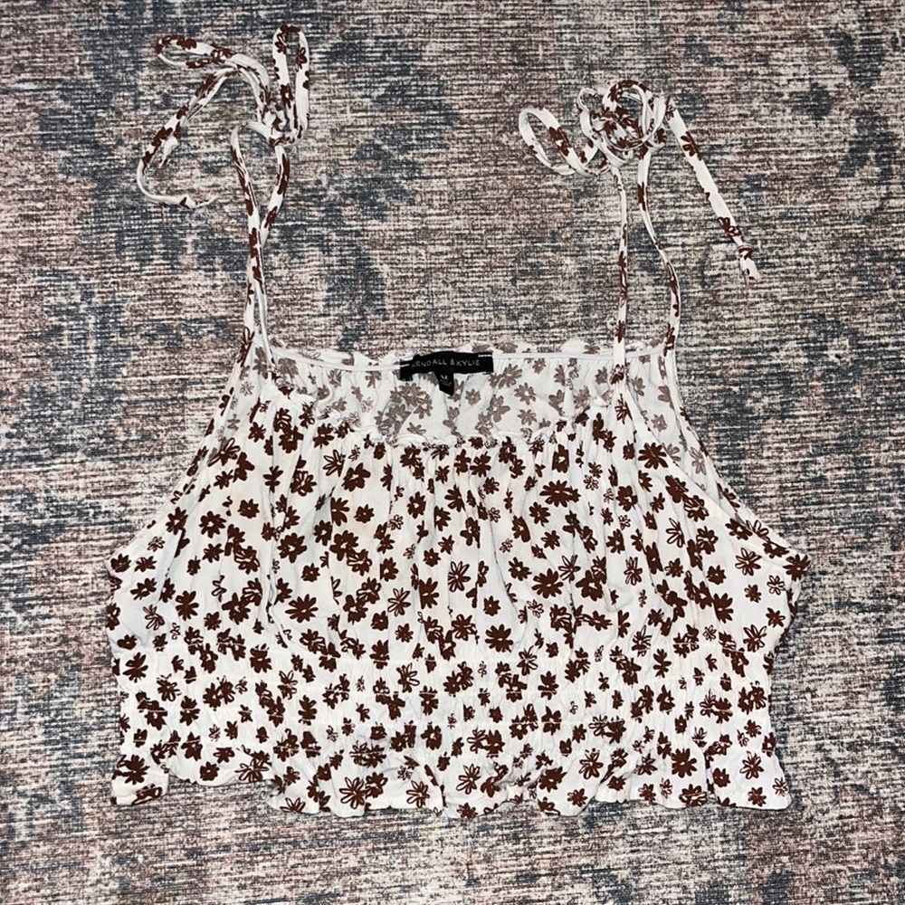 KENDALL & KYLIE FLOWER CROP TOP- ADJUSTABLE TIE STRAP- Size MEDIUM- perf condit!